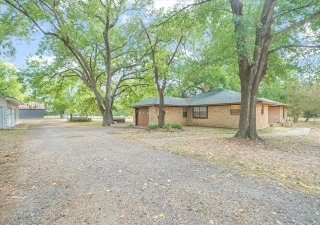 Photo 2 of Single family home for sale at 10861 County Rd 2326, Terrell, TX 75160 | MLS# 21393574 | Listing updated on 2026-10-09
