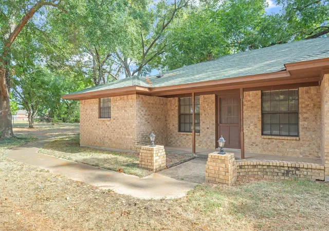 Photo 3 of Single family home for sale at 10861 County Rd 2326, Terrell, TX 75160 | MLS# 21393574 | Listing updated on 2026-10-09