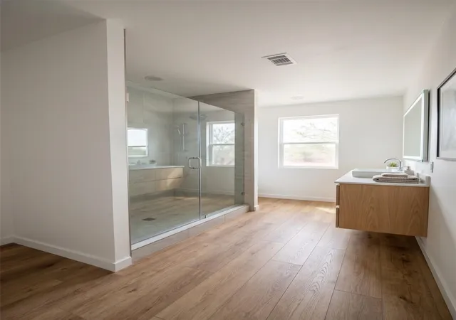 Photo 3 of Single family home for sale at 219 Lakeshore Dr, Bridgeport, TX 76426 | MLS# 21393753 | Listing updated on 2026-09-24