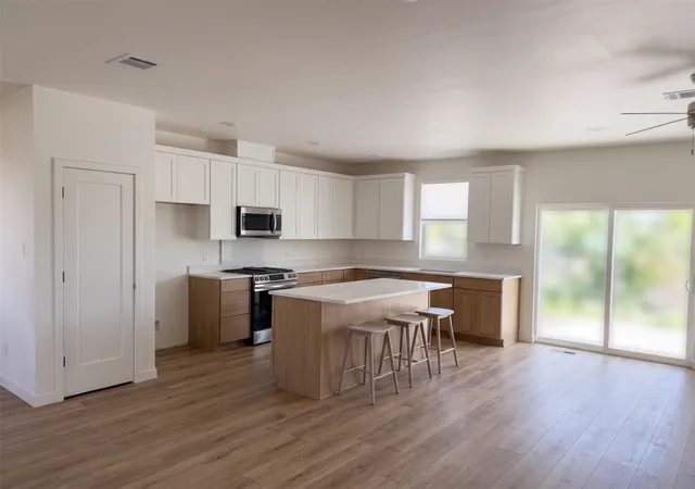 Photo 4 of Single family home for sale at 219 Lakeshore Dr, Bridgeport, TX 76426 | MLS# 21393753 | Listing updated on 2026-09-24