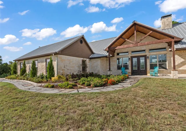 Photo 1 of Single family home for sale at 4830 Bridle View Ct, Athens, TX 75752 | MLS# 21392336 | Listing updated on 2026-09-25