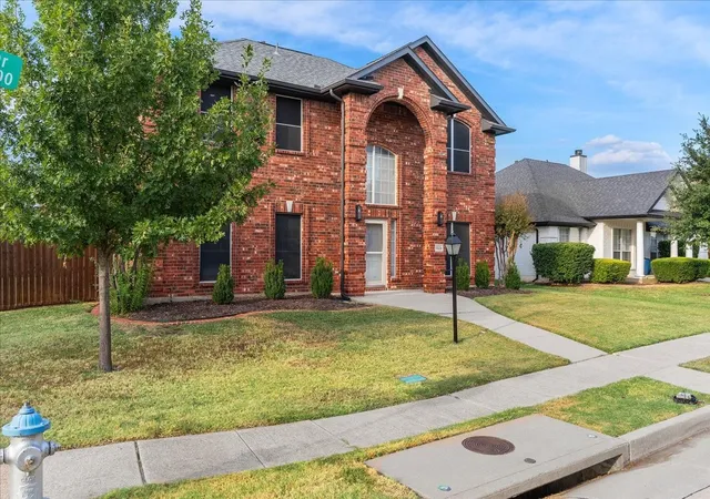 Photo 3 of Single family home for sale at 1326 Woodmoor Dr, Allen, TX 75013 | MLS# 21393754 | Listing updated on 2026-09-27