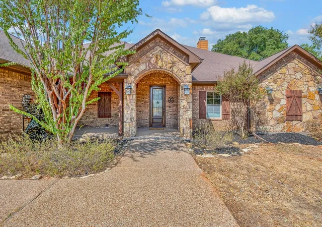 Photo 3 of Single family home for sale at 1865 Austin Hines Dr, China Spring, TX 76633 | MLS# 21392541 | Listing updated on 2026-10-09