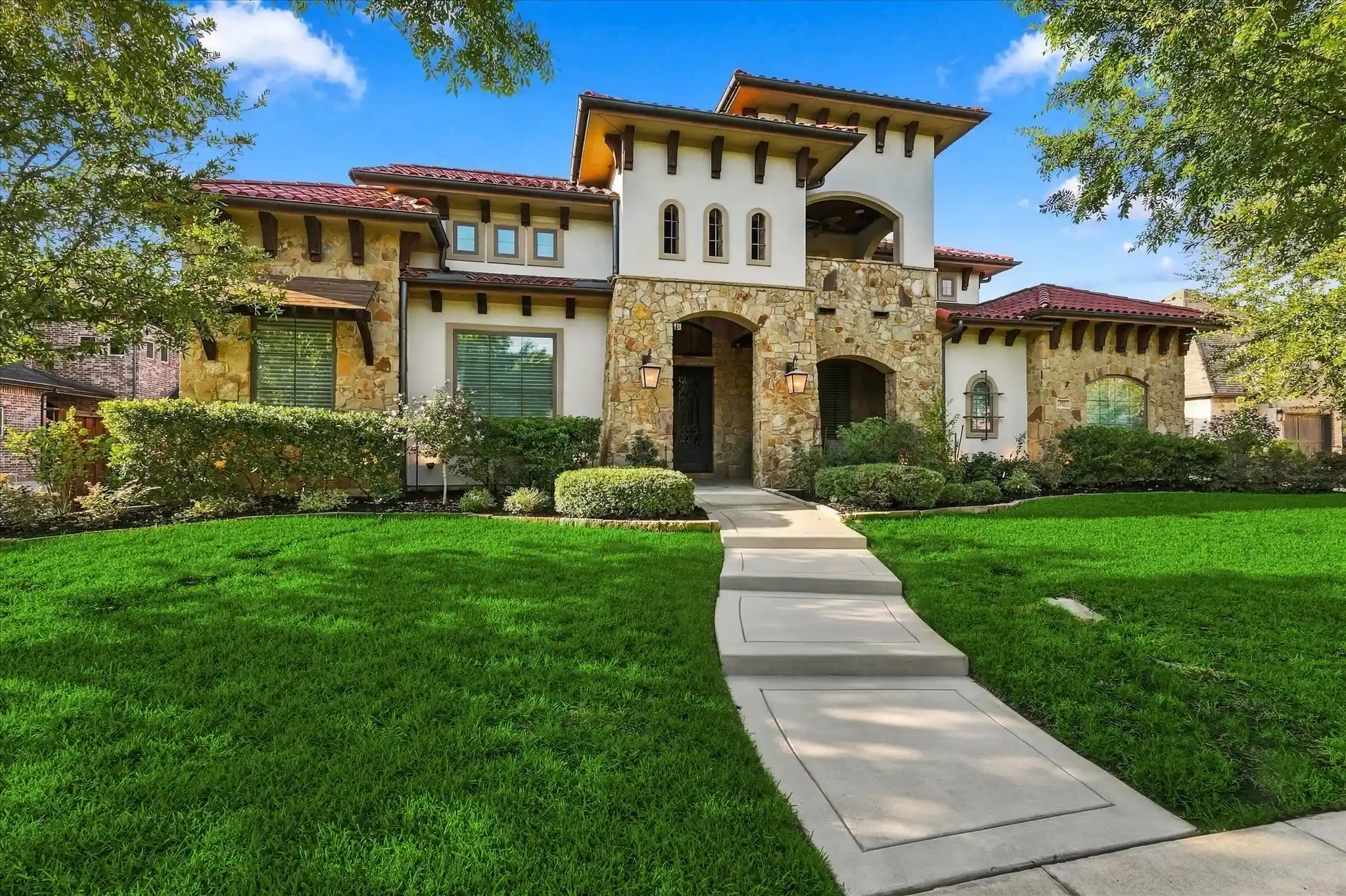 Photo 1 of Mansion for sale at 413 Saint Tropez Dr, Southlake, TX 76092 | MLS# 21389070 | Listing updated on 2026-10-28