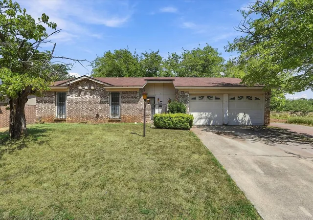 Photo 1 of Single family home for sale at 200 Quail Crk Dr, Crowley, TX 76036 | MLS# 21388848 | Listing updated on 2026-10-01