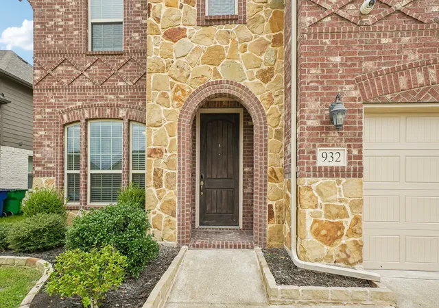 Photo 2 of Single family home for sale at 932 Manuel Dr, Fate, TX 75087 | MLS# 21393779 | Listing updated on 2026-09-26