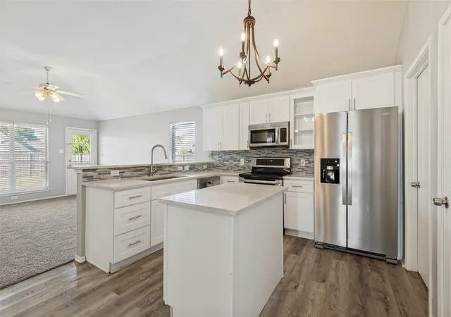 Photo 2 of Single family home for sale at 512 Bryn Mawr, Forney, TX 75126 | MLS# 21392745 | Listing updated on 2026-09-28