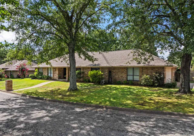 Photo 1 of Single family home for sale at 1801 Fairway, Mount Pleasant, TX 75455 | MLS# 21391890 | Listing updated on 2026-09-24