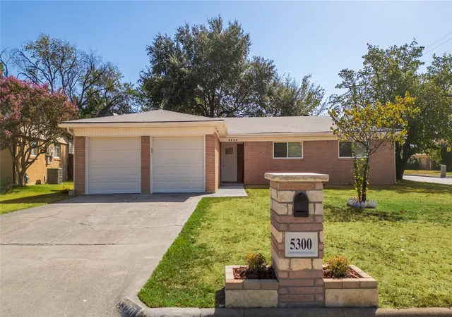 Photo 4 of Single family home for sale at 5300 Topper Dr, North Richland Hills, TX 76180 | MLS# 21393756 | Listing updated on 2026-10-05