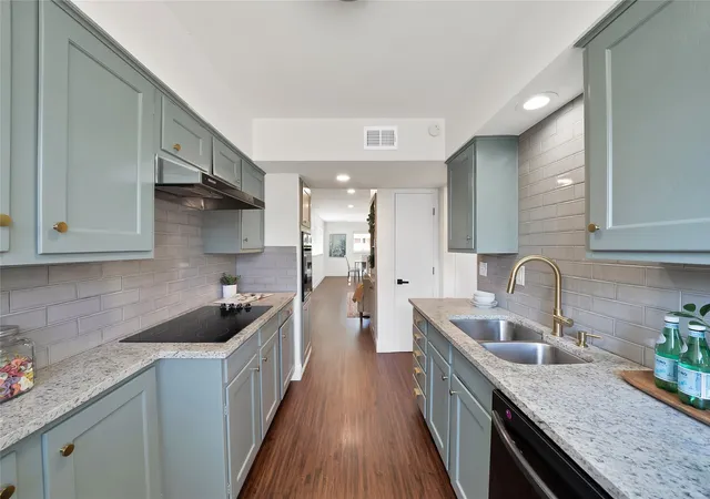 Photo 2 of Single family home for sale at 513 Lexington Ln, Richardson, TX 75080 | MLS# 21390359 | Listing updated on 2026-10-06