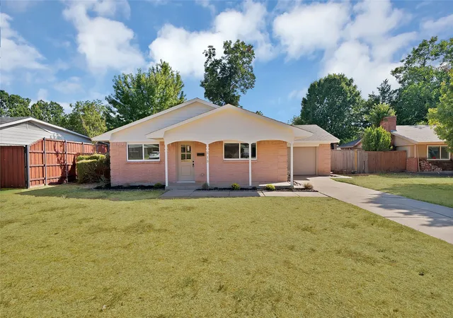 Photo 3 of Single family home for sale at 513 Lexington Ln, Richardson, TX 75080 | MLS# 21390359 | Listing updated on 2026-10-06