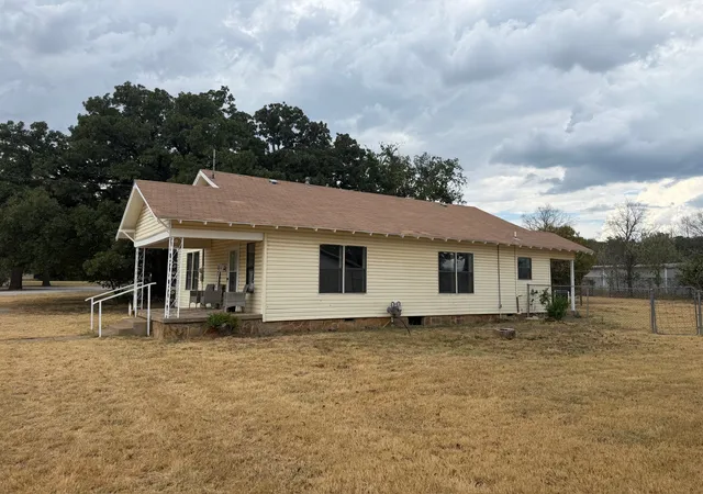 Photo 3 of Single family home for sale at 1105 W Main St, Eastland, TX 76448 | MLS# 21393114 | Listing updated on 2026-10-06