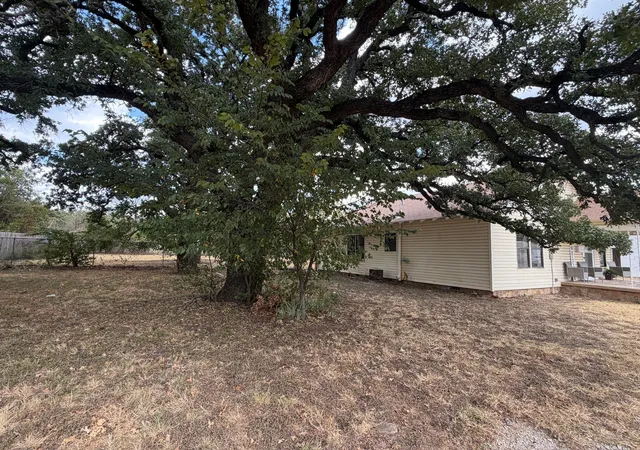 Photo 4 of Single family home for sale at 1105 W Main St, Eastland, TX 76448 | MLS# 21393114 | Listing updated on 2026-10-06