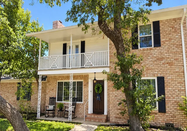 Photo 1 of Single family home for sale at 425 White Hall Rd, Woodway, TX 76712 | MLS# 21393855 | Listing updated on 2026-10-09