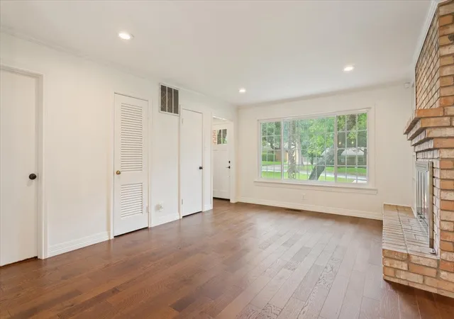 Photo 3 of Single family home for sale at 425 White Hall Rd, Woodway, TX 76712 | MLS# 21393855 | Listing updated on 2026-10-09