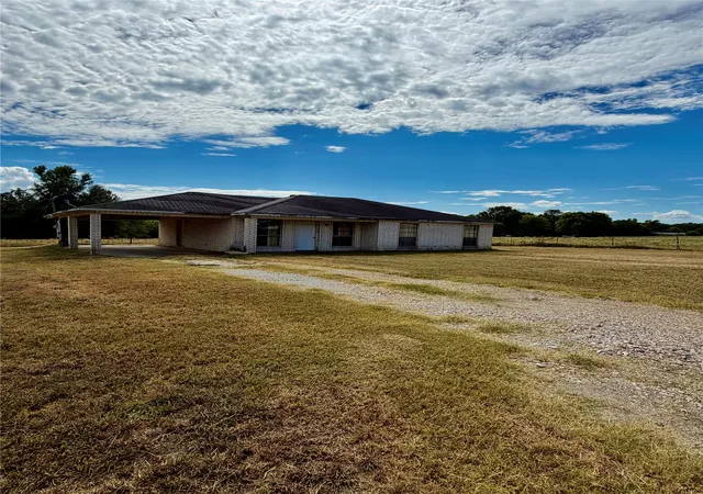 Photo 1 of Single family home for sale at 145 Lakeview St, Avery, TX 75554 | MLS# 21393862 | Listing updated on 2026-09-24