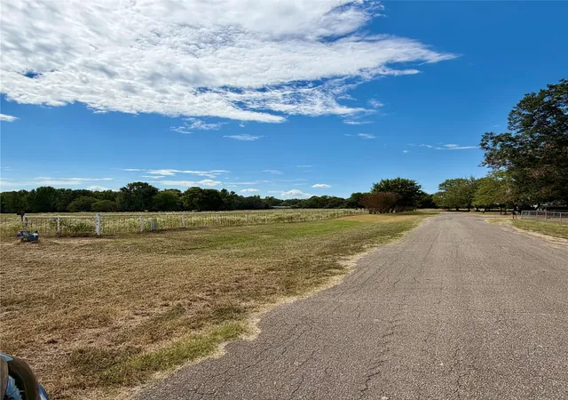 Photo 3 of Single family home for sale at 145 Lakeview St, Avery, TX 75554 | MLS# 21393862 | Listing updated on 2026-09-24