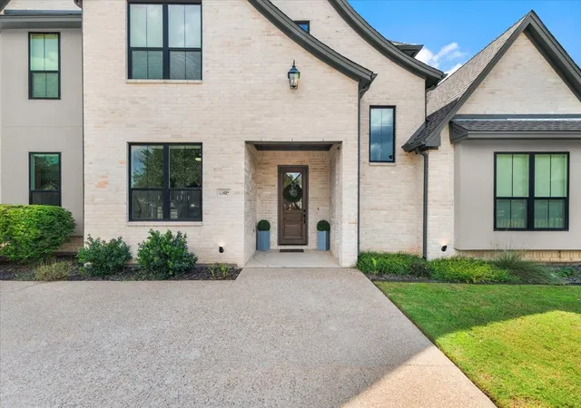 Photo 2 of Single family home for sale at 4305 Shale Blf Ct, Granbury, TX 76048 | MLS# 21393832 | Listing updated on 2026-09-24