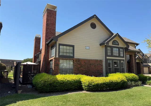 Condo for sale at 414 Santa Fe Trl #91, Irving, TX 75063 | MLS# 21389570
