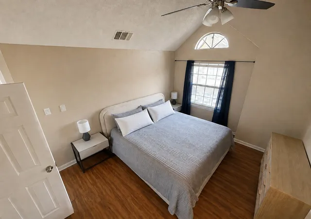 Listing Photo 4 - Condo for sale in building located at 414 Santa Fe Trl, Irving, TX 75063 - Unit #91