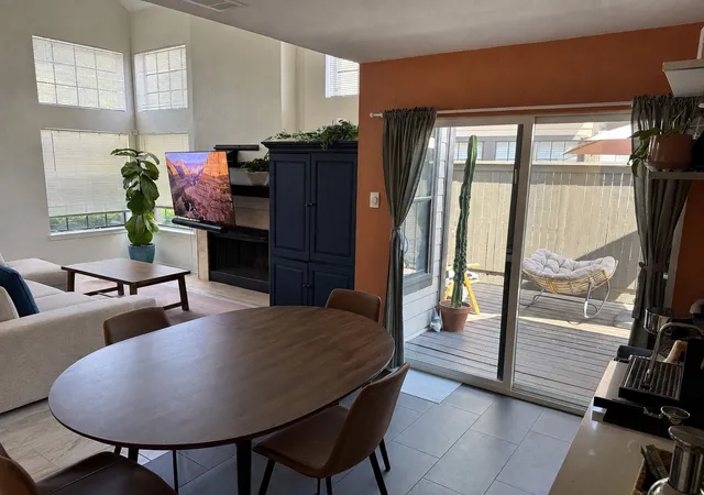 Listing Photo 5 - Condo for sale in building located at 414 Santa Fe Trl, Irving, TX 75063 - Unit #91