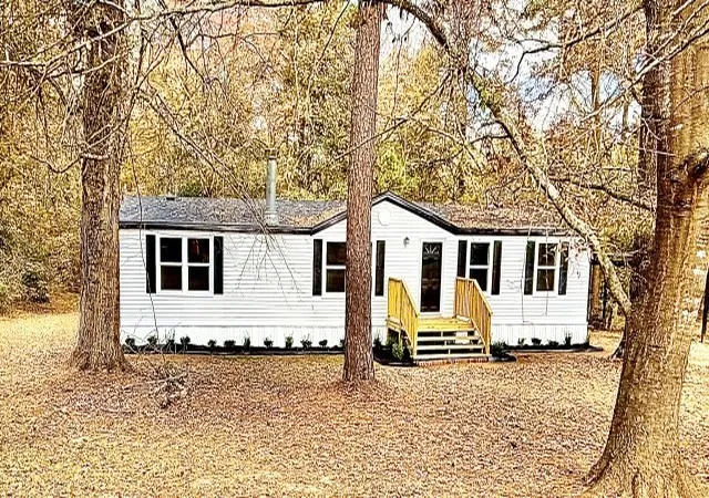 Photo 1 of Sale Pending at 409 Cross Crk Rd, Longview, TX 75602 | MLS# 21393871 | Listing updated on 2026-10-01