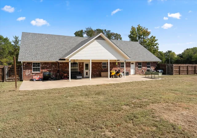 Photo 2 of Single family home for sale at 150 County Rd Nw 2045, Mount Vernon, TX 75457 | MLS# 21393460 | Listing updated on 2026-09-24