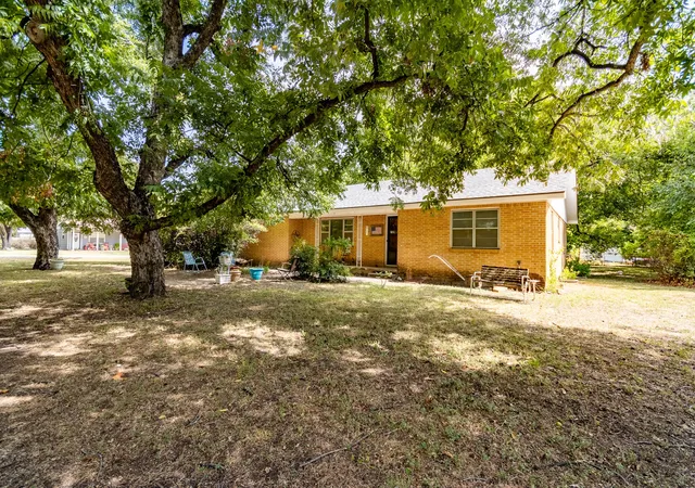 Photo 1 of Single family home for sale at 203 Bowie St, Clyde, TX 79510 | MLS# 21386025 | Listing updated on 2026-10-07