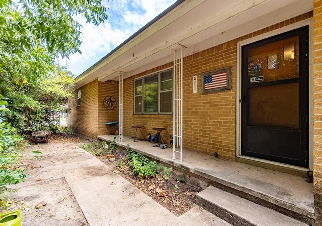 Photo 2 of Single family home for sale at 203 Bowie St, Clyde, TX 79510 | MLS# 21386025 | Listing updated on 2026-10-07