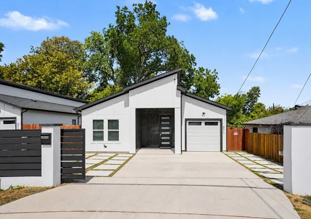 Photo 2 of Single family home for sale at 511 Woodbine Ave, Dallas, TX 75203 | MLS# 21390747 | Listing updated on 2026-09-24
