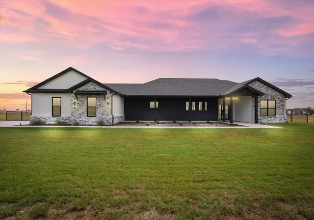Single family home for sale at 611 Willow Moon Ranch, Crawford, TX 76638 | MLS# 21393846