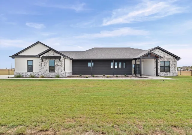 Photo 2 of Single family home for sale at 611 Willow Moon Ranch, Crawford, TX 76638 | MLS# 21393846 | Listing updated on 2026-09-25