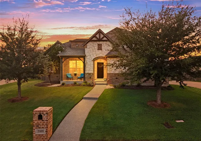 Single family home for sale at 2109 Therese, Waco, TX 76712 | MLS# 21393744