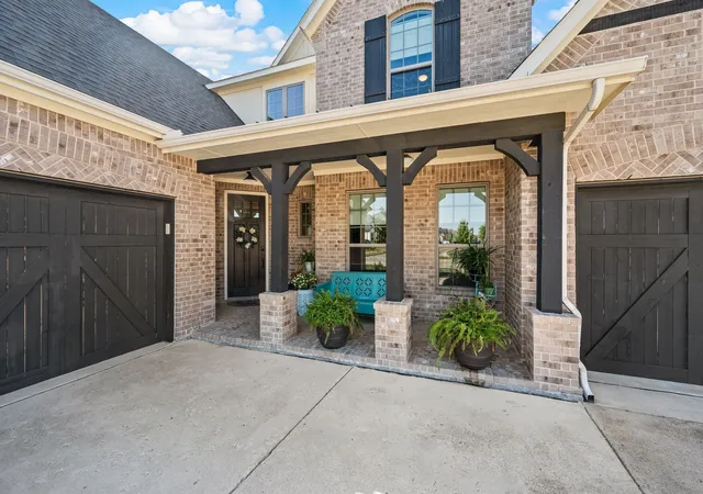 Photo 3 of Single family home for sale at 11625 Slumber Fls Dr, Argyle, TX 76226 | MLS# 21388437 | Listing updated on 2026-09-28