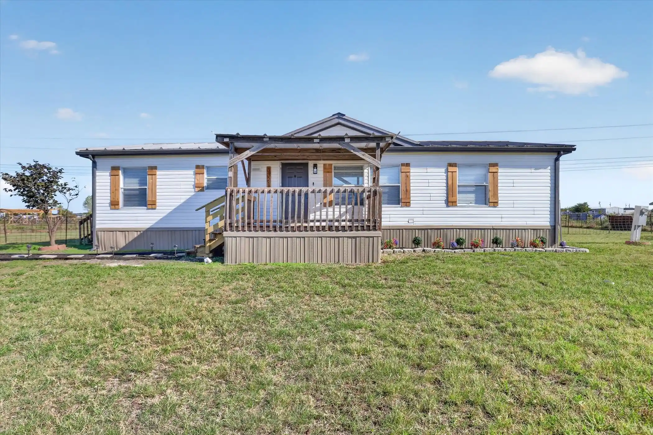 Manufactured home for sale at 3321 Cobbler Ln, Joshua, TX 76058 | MLS# 21391934