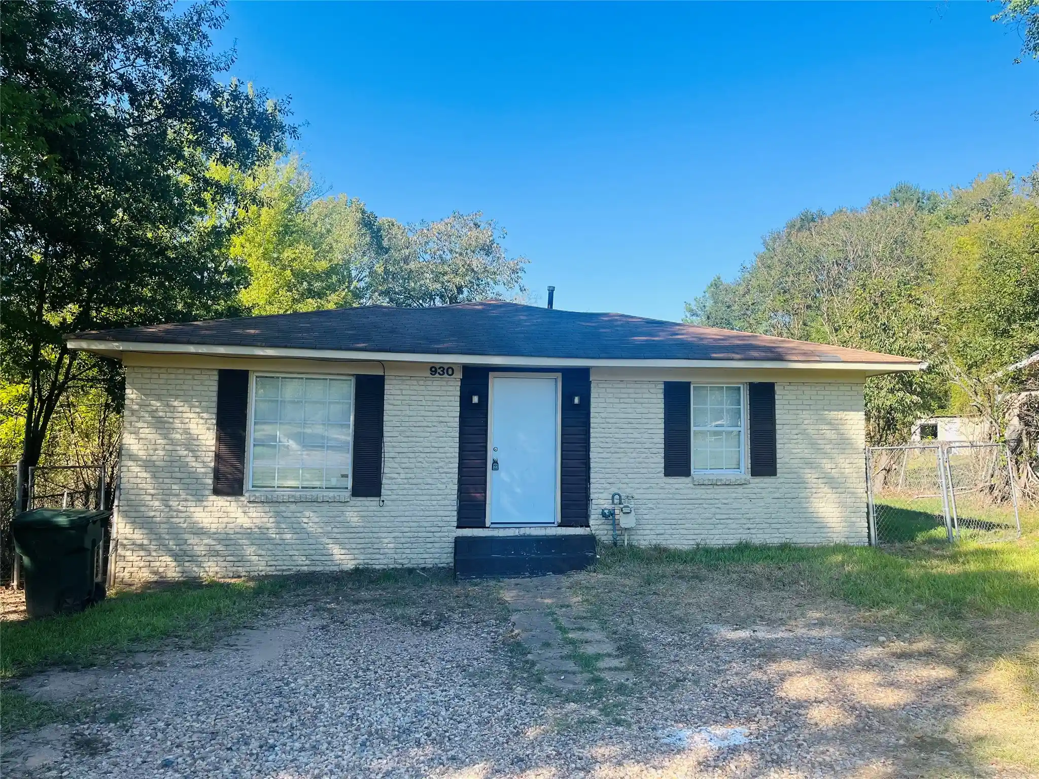 Photo 1 of Single family home for sale at 930 Pine Hl Rd, Shreveport, LA 71107 | MLS# 21388773 | Listing updated on 2026-10-21