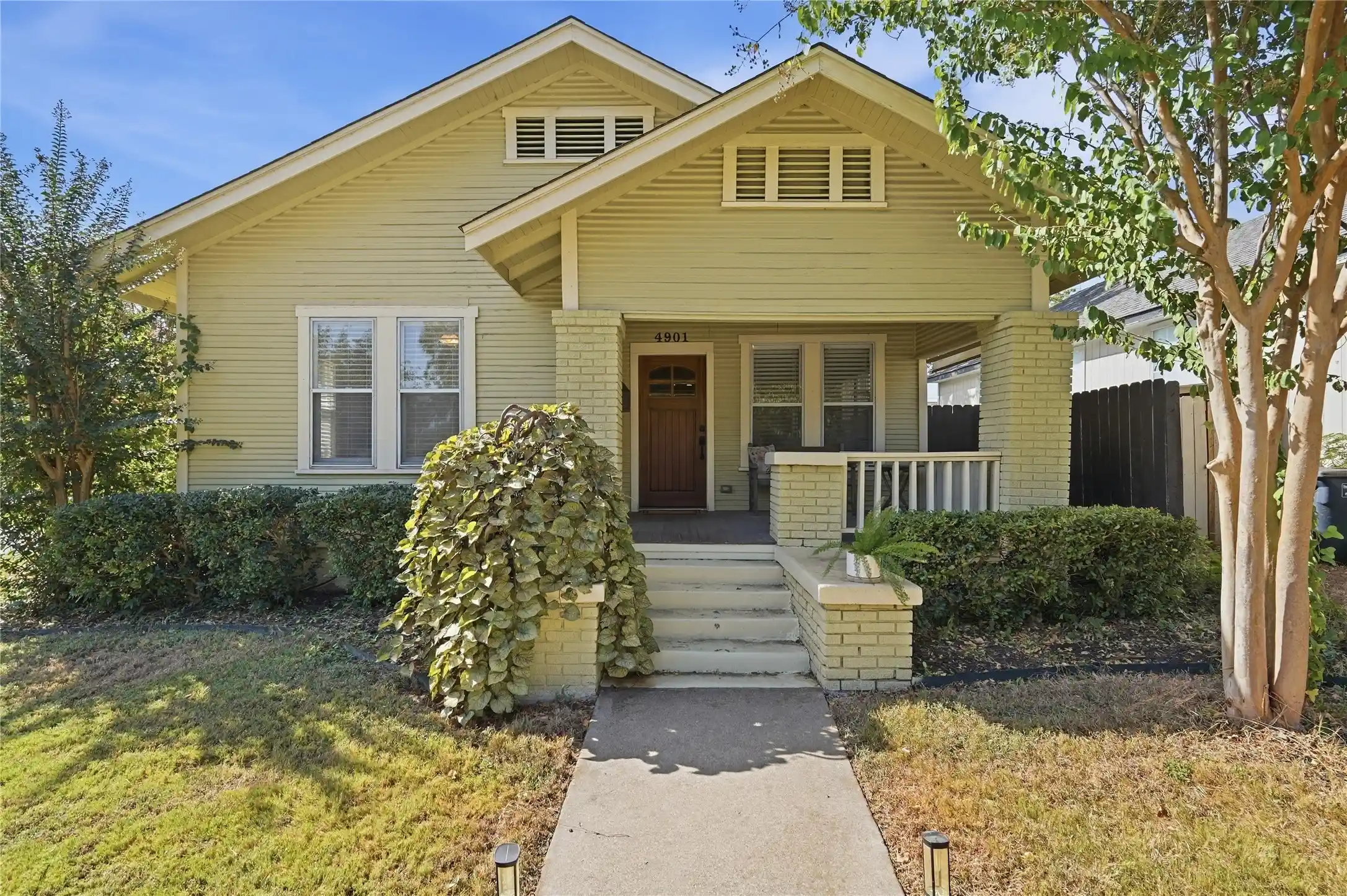 Photo 1 of Single family home for sale at 4901 Calmont Ave, Fort Worth, TX 76107 | MLS# 21393606 | Listing updated on 2026-10-13