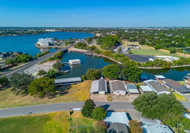 Photo 2 of Manufactured home for sale at 201 Brazos Harbor Dr, Granbury, TX 76048 | MLS# 21375925 | Listing updated on 2026-09-25