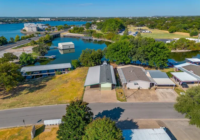 Photo 3 of Manufactured home for sale at 201 Brazos Harbor Dr, Granbury, TX 76048 | MLS# 21375925 | Listing updated on 2026-09-25