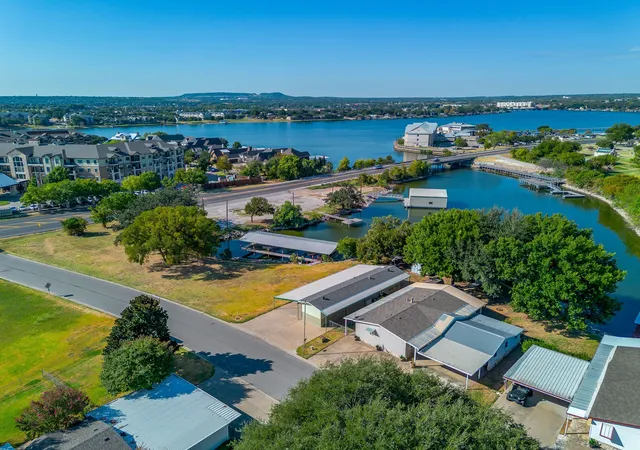 Photo 4 of Manufactured home for sale at 201 Brazos Harbor Dr, Granbury, TX 76048 | MLS# 21375925 | Listing updated on 2026-09-25