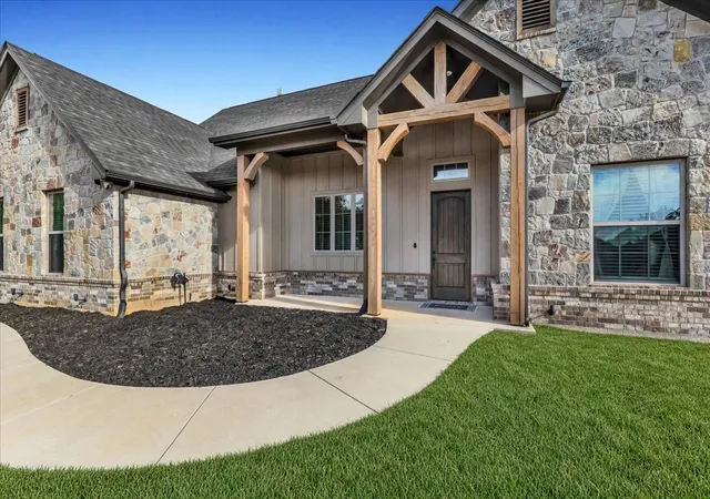 Photo 1 of Single family home for sale at 127 Paradise Oaks Ct, Paradise, TX 76073 | MLS# 21392150 | Listing updated on 2026-10-09