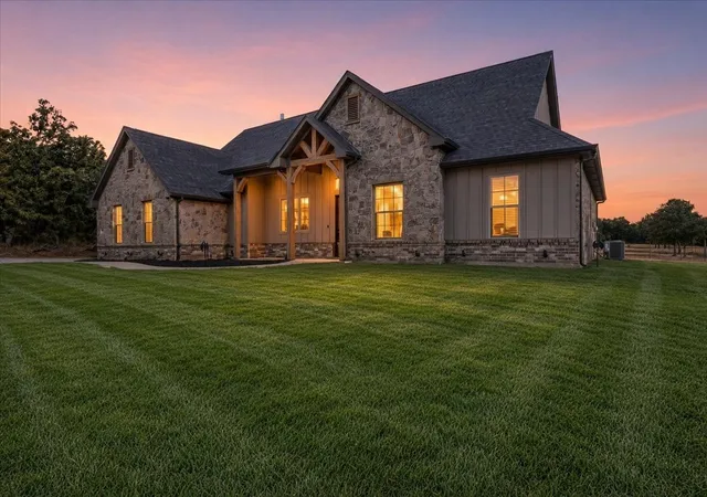 Photo 3 of Single family home for sale at 127 Paradise Oaks Ct, Paradise, TX 76073 | MLS# 21392150 | Listing updated on 2026-10-09