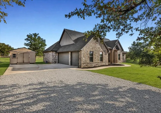 Photo 4 of Single family home for sale at 127 Paradise Oaks Ct, Paradise, TX 76073 | MLS# 21392150 | Listing updated on 2026-10-09