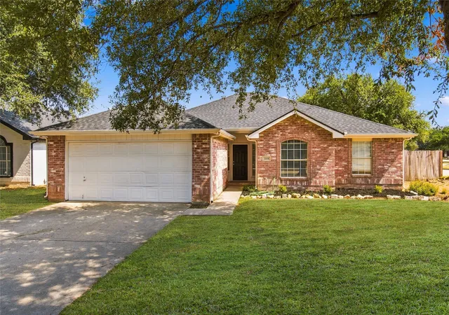 Photo 1 of Single family home for sale at 1024 Hiawatha Ct, Saginaw, TX 76131 | MLS# 21392958 | Listing updated on 2026-09-24