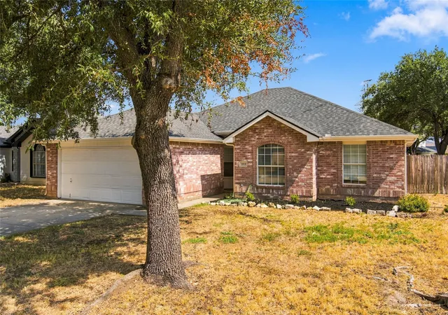 Photo 3 of Single family home for sale at 1024 Hiawatha Ct, Saginaw, TX 76131 | MLS# 21392958 | Listing updated on 2026-09-24
