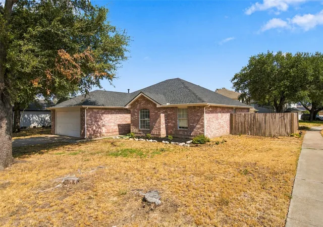 Photo 4 of Single family home for sale at 1024 Hiawatha Ct, Saginaw, TX 76131 | MLS# 21392958 | Listing updated on 2026-09-24