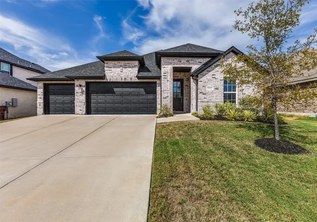 Photo 3 of Single family home for sale at 3312 Woodland Dr, Royse City, TX 75189 | MLS# 21392720 | Listing updated on 2026-10-09