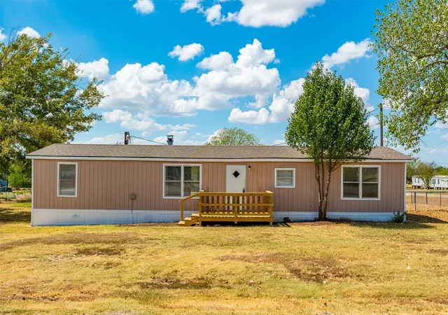 Photo 1 of Manufactured home for sale at 7205 Walden Dr, Joshua, TX 76058 | MLS# 21394111 | Listing updated on 2026-09-29