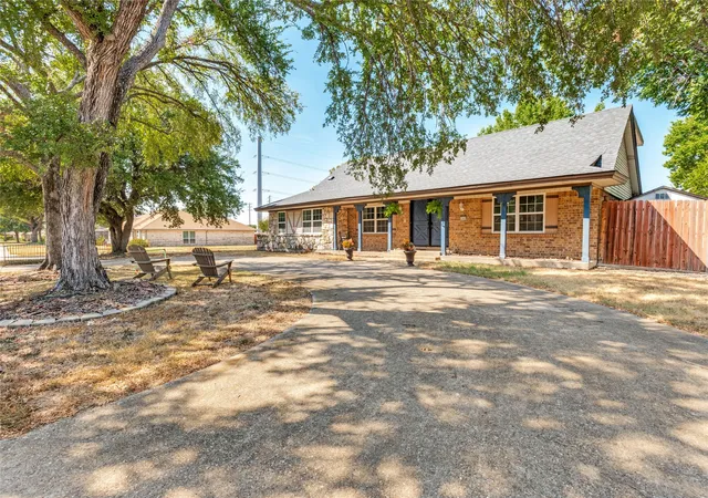 Photo 2 of Single family home for sale at 1301 Hillsdale Dr, Richardson, TX 75081 | MLS# 21394152 | Listing updated on 2026-10-09