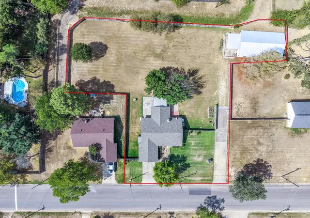 Photo 2 of Single family home for sale at 1013 Texas St, Sulphur Springs, TX 75482 | MLS# 21394186 | Listing updated on 2026-10-07